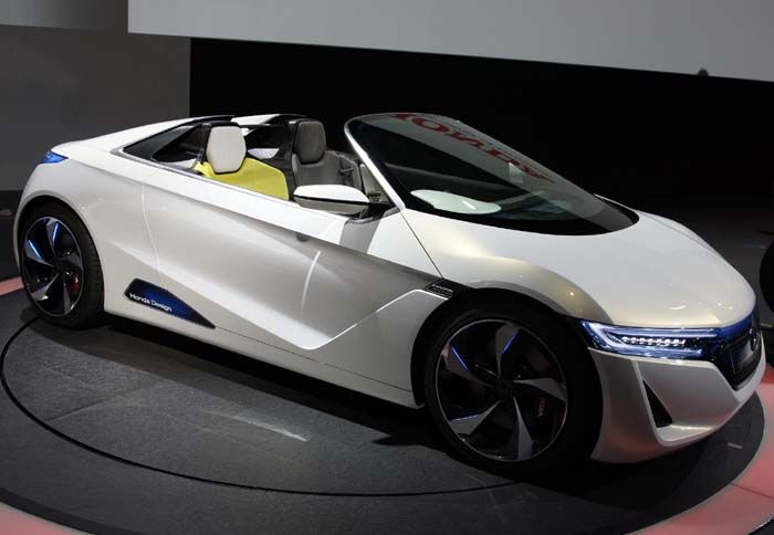 Το Honda EV-STER αποτελεί ένα ηλεκτρικό roadster όχημα επιδόσεων.